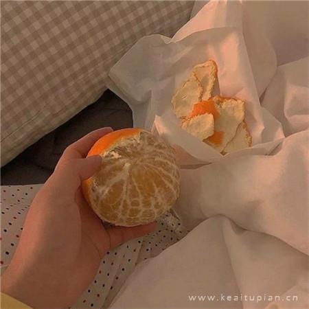 一个美国人在中国一家饭店里吃饭