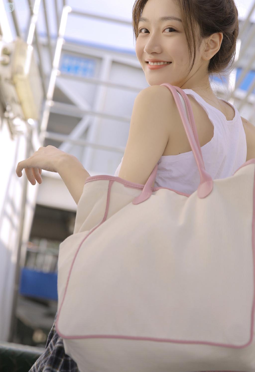 欲火难耐了怎么解决?他用不同的姿势让我很舒服