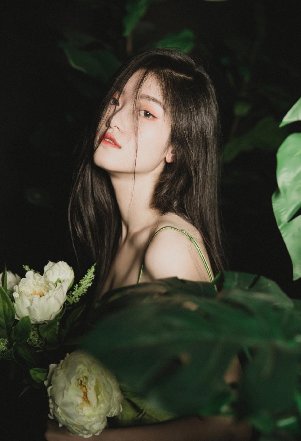 落入圈套的办公室文员 性感漂亮美女被上司潜规则