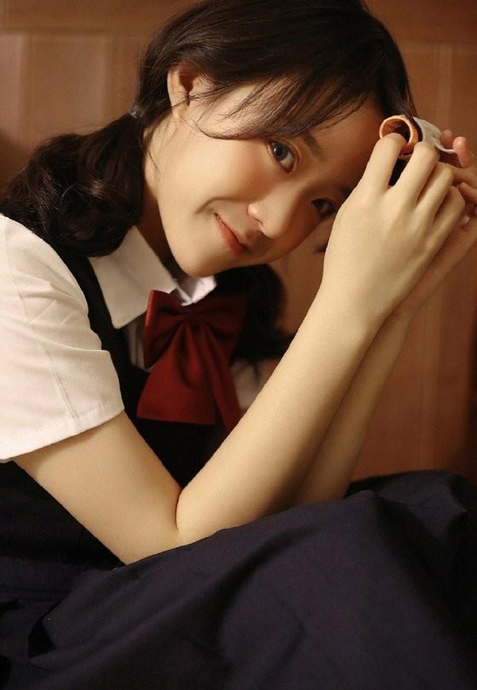 父女乱肉吃奶小说，漂亮的女儿和父亲乱肉吃奶