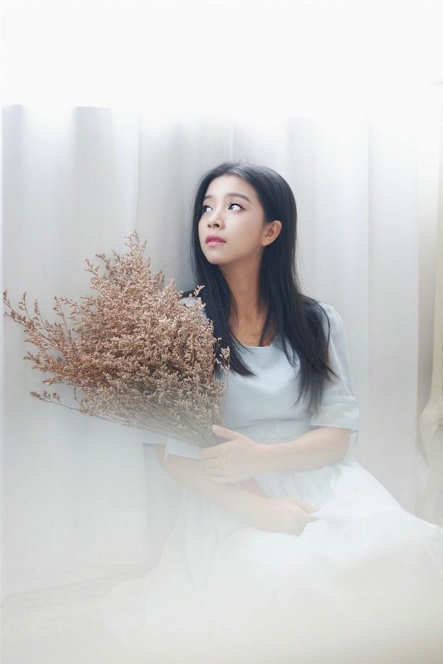 我将失足妇女骗进到小树林里.....