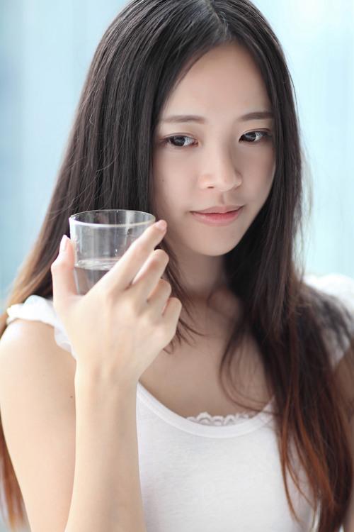 口述：我和学姐性爱激情故事 没让她高潮我就投降了让我郁闷不已