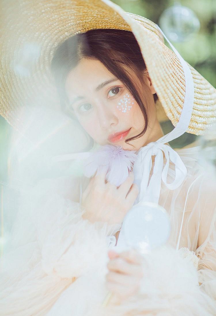 漂亮女大学生情窦初开讲述在学校的性事