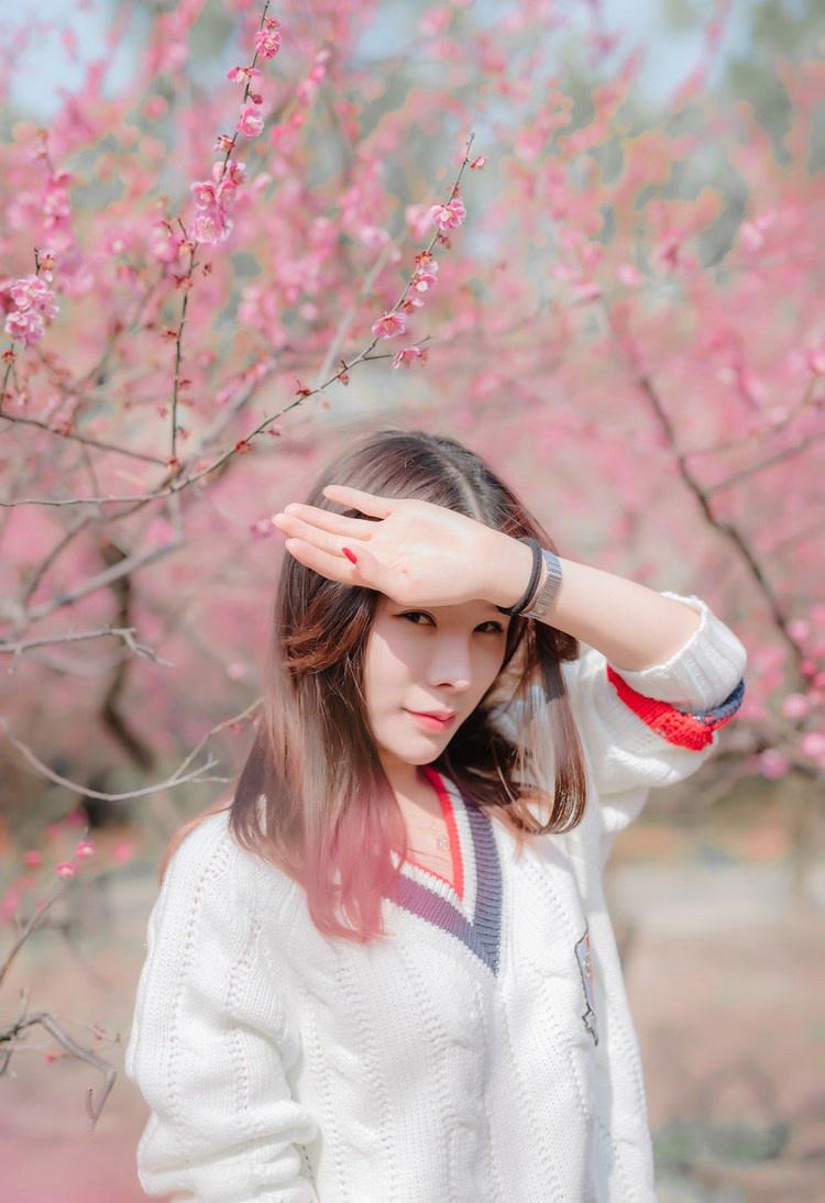 二炮美女 抵在玻璃上嗯啊